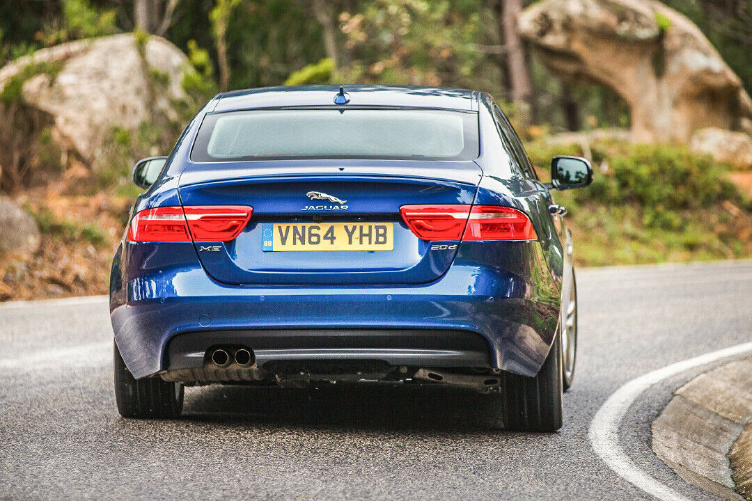 Im Kofferraum des Jaguar XE ist laut unserem Autor weniger Platz als bei der Konkurrenz