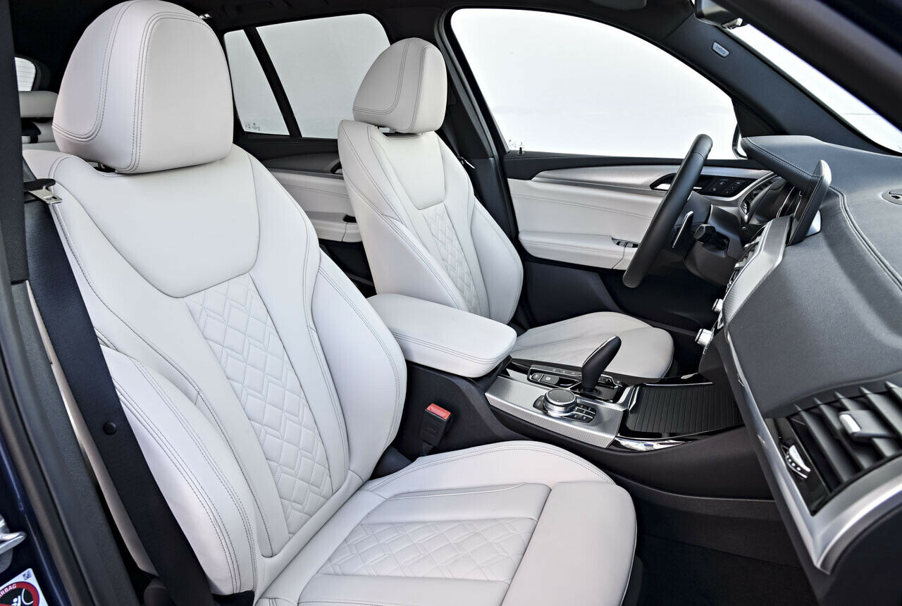 BMW X3: Vordere Sitzreihe