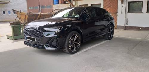 Q3 S-Line Black Edition.jpg