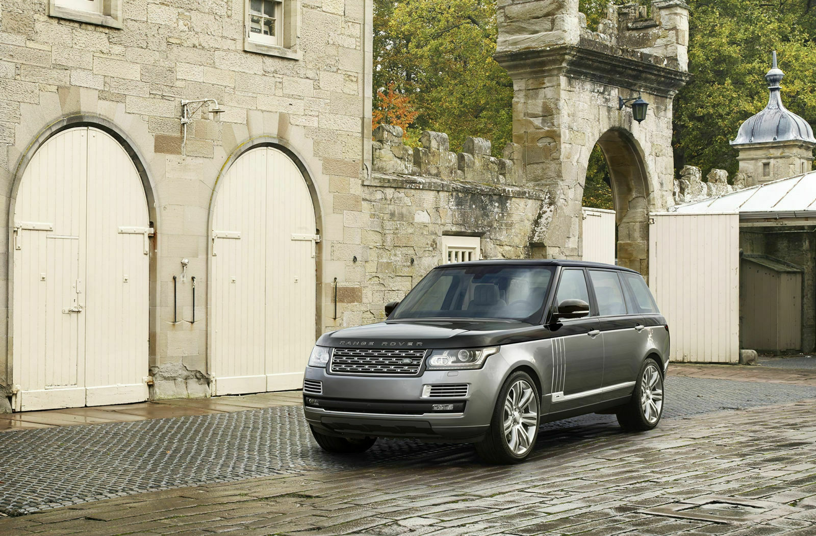 Bessere Werbung gibt es nicht: Queen Elizabeth II. fährt am liebsten Range Rover. Die neue Ausstattung SVAutobiography sollte auch königlichen Ansprüchen gerecht werden