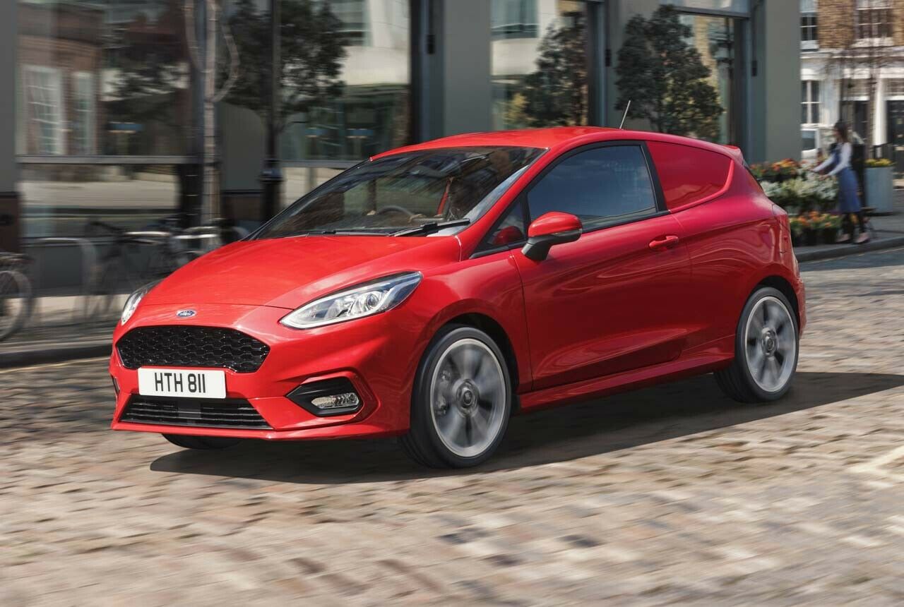 Auf der Nutzfahrzeugmesse in Birmingham zeigt Ford die Van-Variante der achten Fiesta-Generation