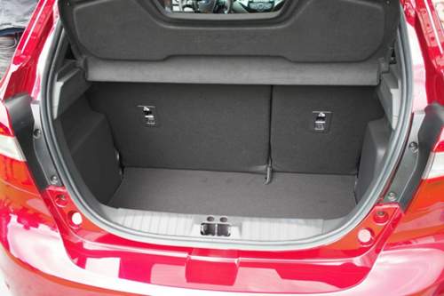 Der Kofferraum des Ford Ka+: In seiner (Preis-)Klasse durchaus überdurchschnittlich