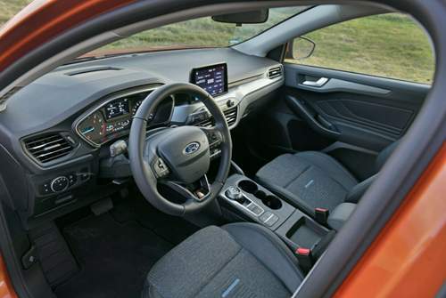 Im Cockpit des Ford Focus Turnier Active setzt Ford auf robustere Materialien als in anderen Varianten