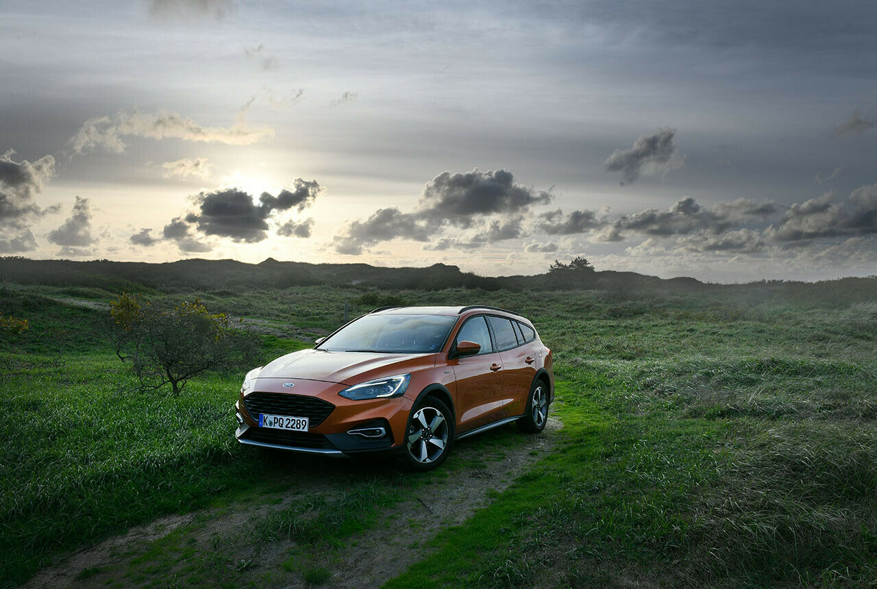30 Millimeter mehr Bodenfreiheit, verbreiterte Radläufe und Schweller sowie eine üppige Ausstattung: 2019 startet der Ford Focus Turnier in der Active-Variante