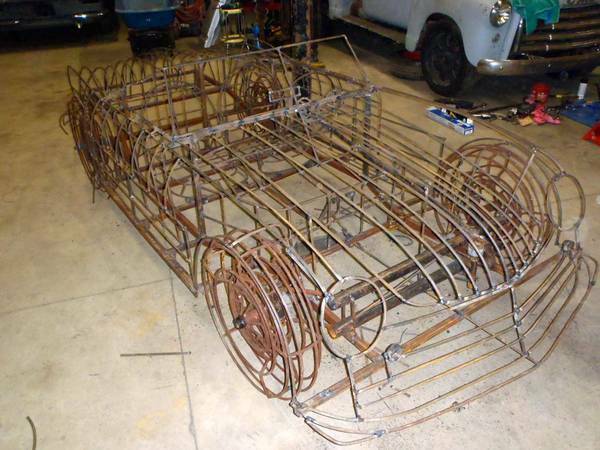Unter der grünen Haut des Porsche 356 verbirgt sich ein Gerüst aus dickem Draht