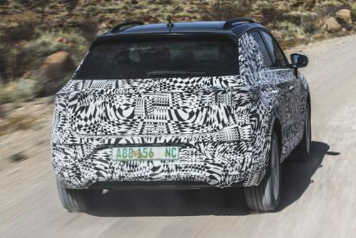 Bei der Testfahrt in Südafrika war der T-Roc noch stark getarnt. Frische Formen erkennt man trotzdem