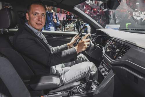 Probesitzen im T-Roc: Aufrechter als im Golf, trotzdem mit sehr guter Sitzposition