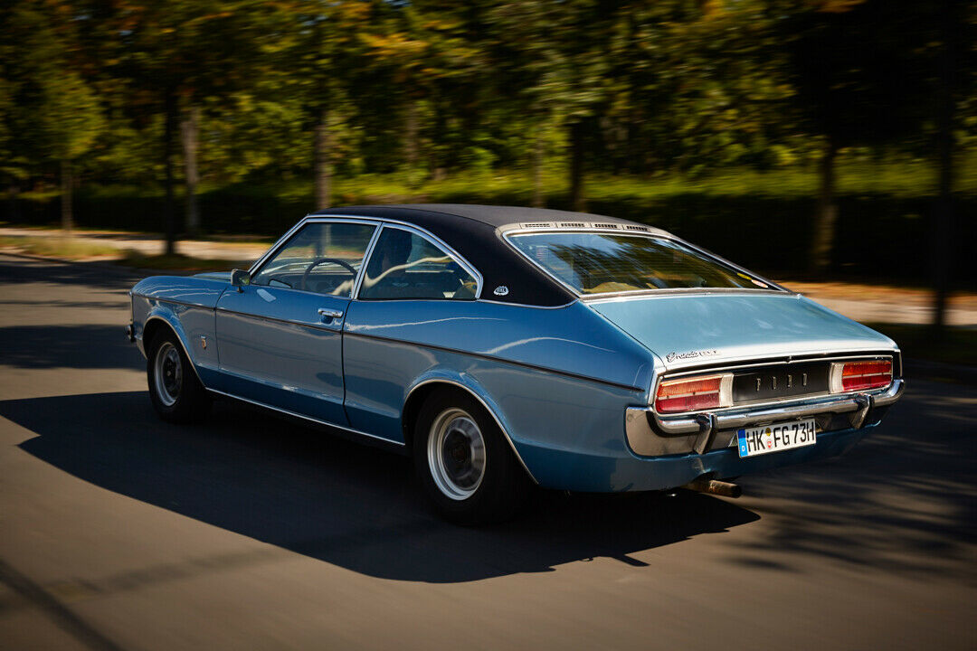 Unter der Haube steckt einer von Fords Besten: ein sogenannter Köln-V6 mit 2,6 Litern Hubraum und 125 PS