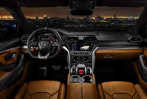 Der Innenraum des Lamborghini Urus: Displays wie im Audi A8
