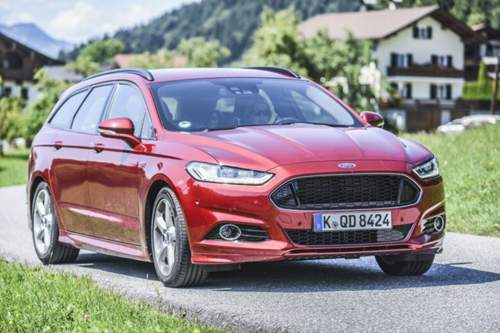 Platzprobleme gibt es im Ford Mondeo Kombi nicht: Auch auf langen Strecken wird es nur eng, wenn alle fünf Plätze belegt sind