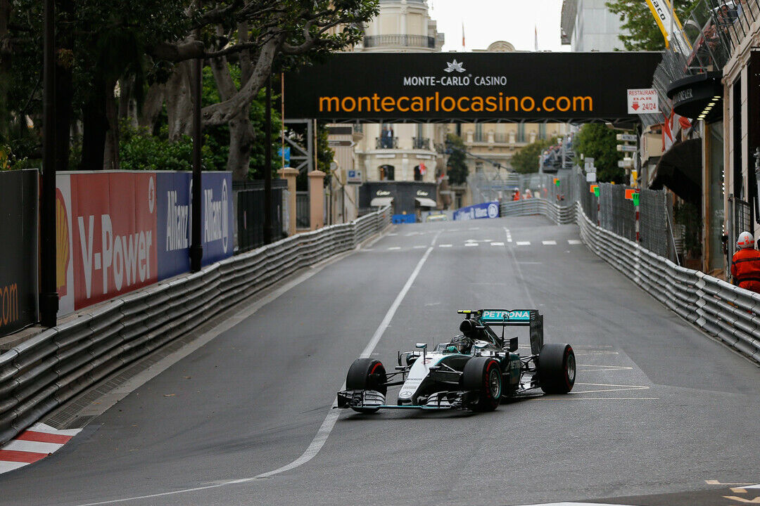 Nico Rosberg holt auf seiner Hausstrecke den zweiten Platz im Qualifying und will den dritten Sieg in Folge nach 2013 und 2014