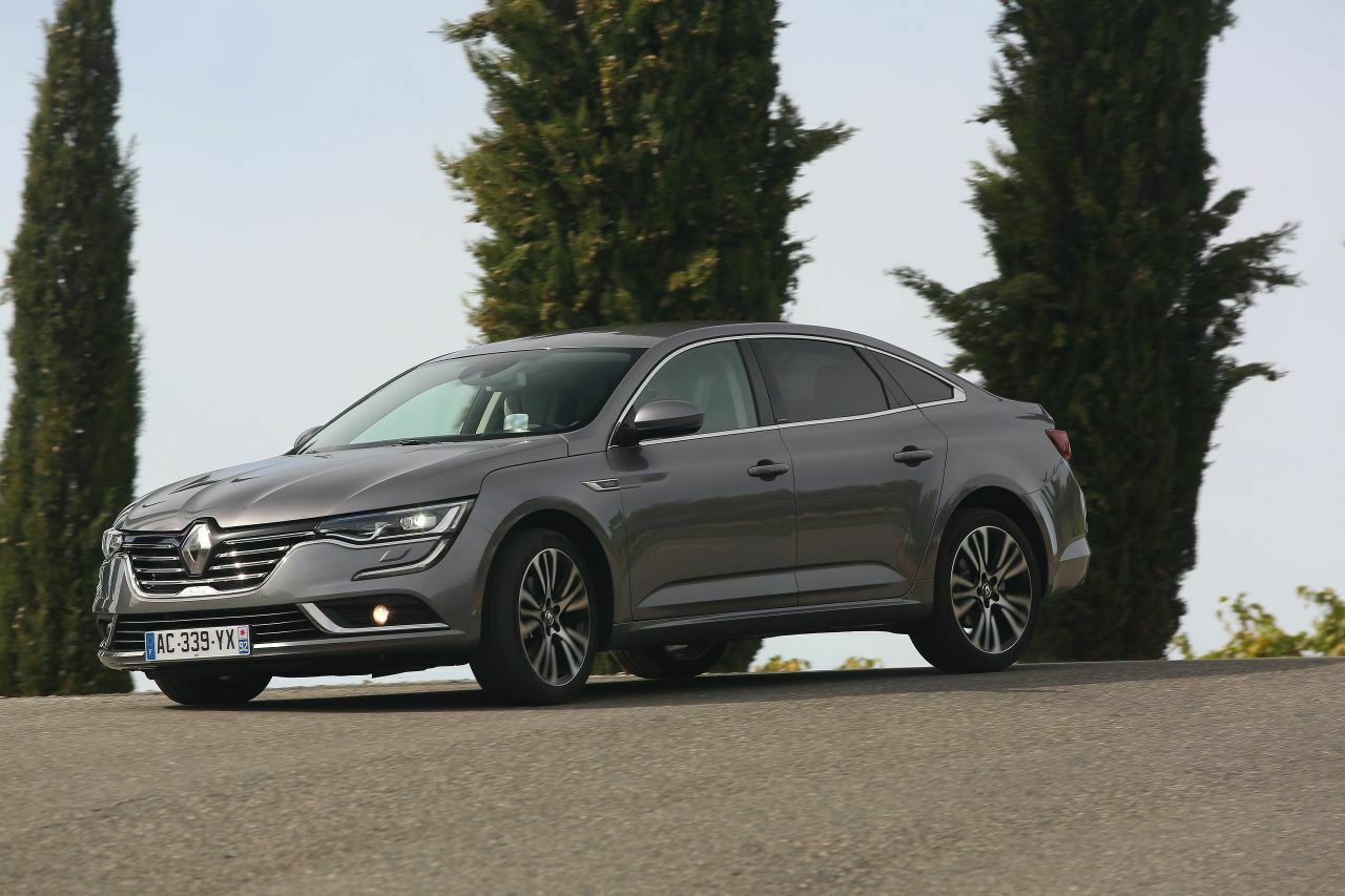 Am Kühlergrill des Renault Talisman prangt jede Menge Chrom