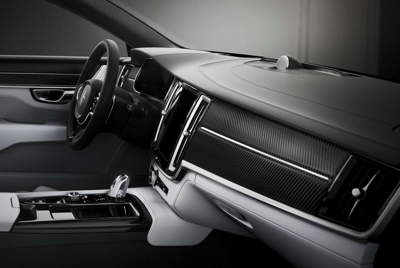 Der Antriebsstrang im Polestar 1 ähnelt in vielen Teilen dem aus dem T8, daher erkennen T8-Fahrer den Schalthebel aus Kristallglas wieder