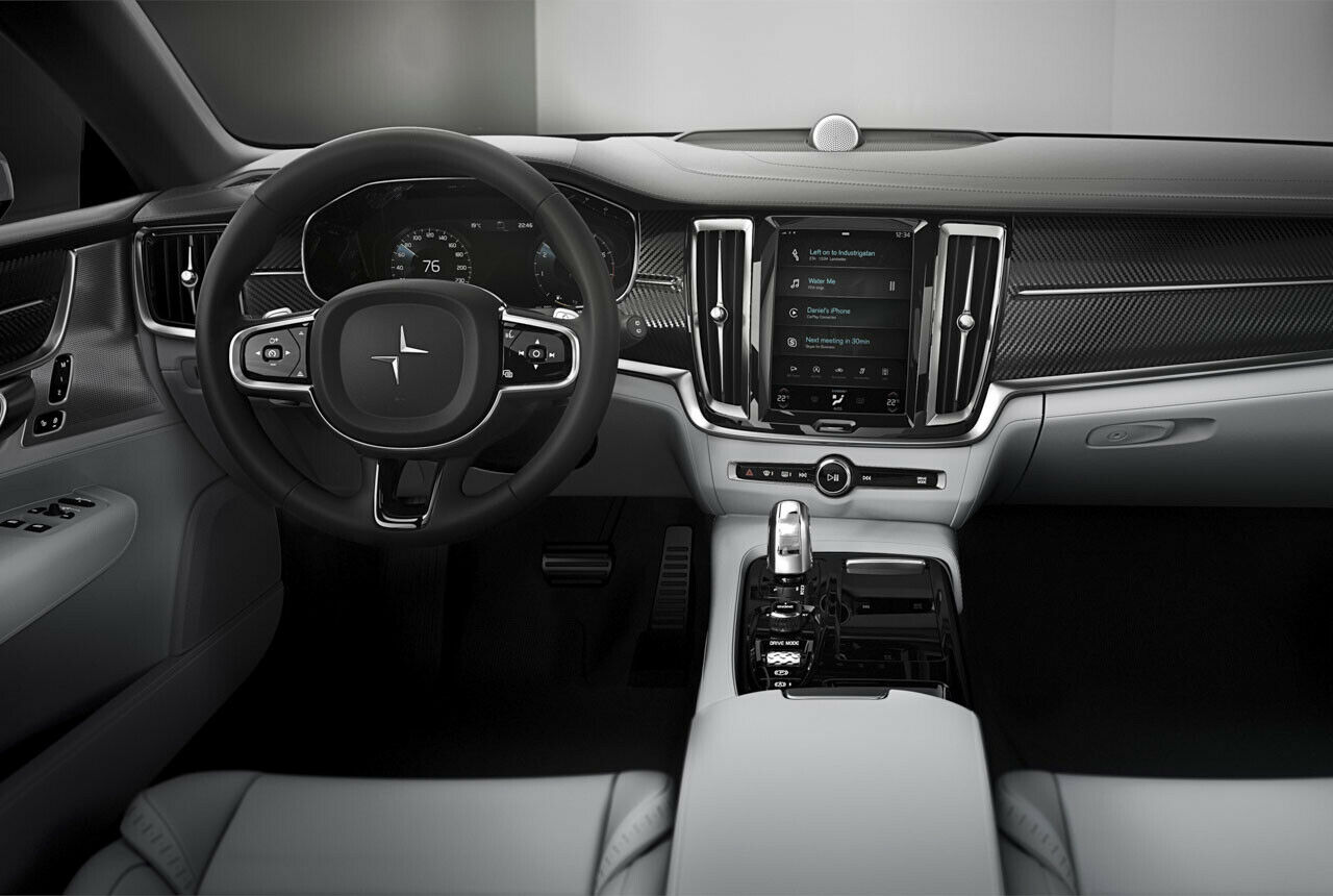 Im Innenraum greift Polestar offensichtlich großzügig ins Volvo-Regal, verbaut aber mehr Carbon und weniger Leder