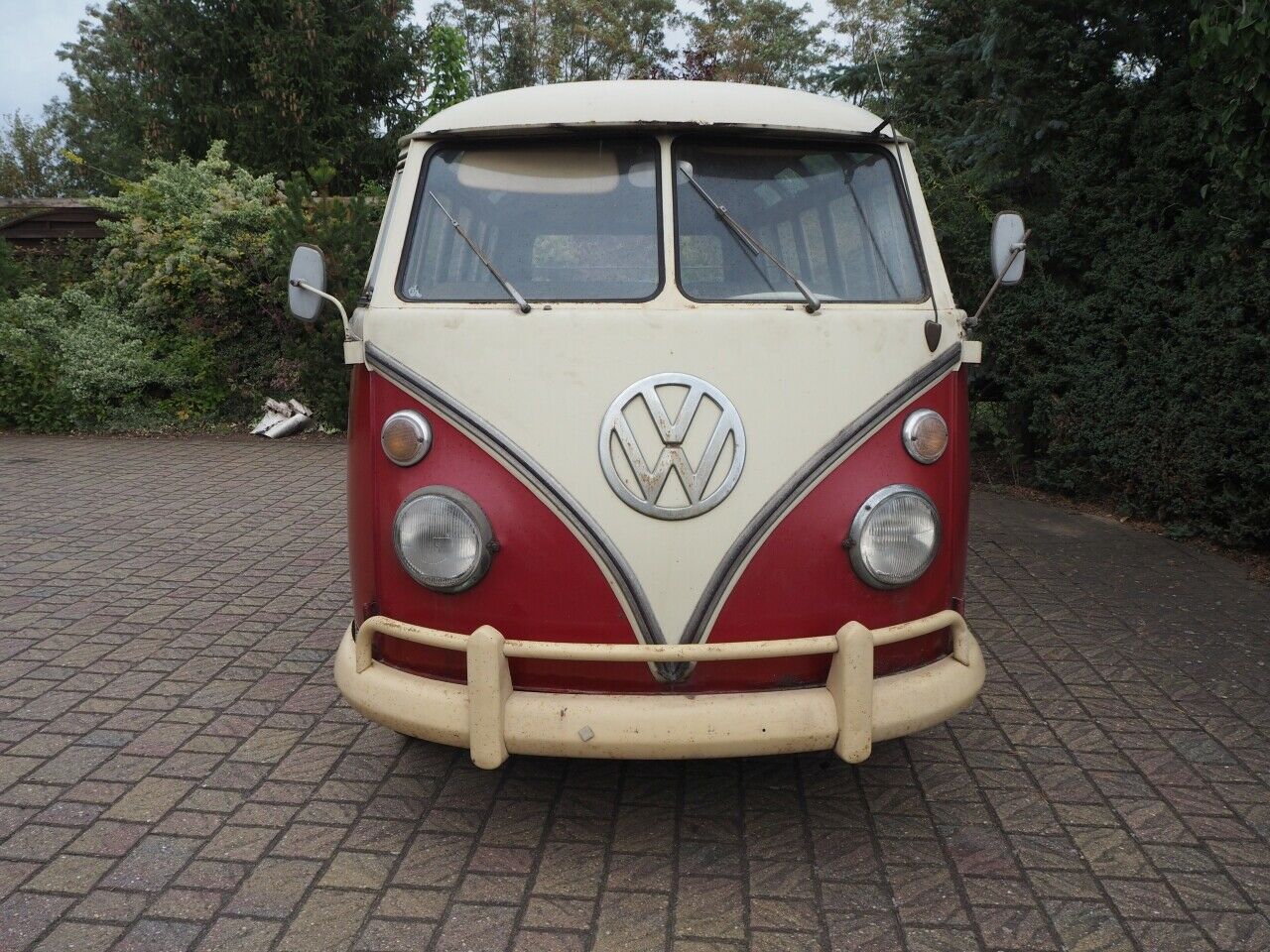 Das Sondermodell Samba unterschied sich unter anderem durch das polierte VW-Emblem auf der Front