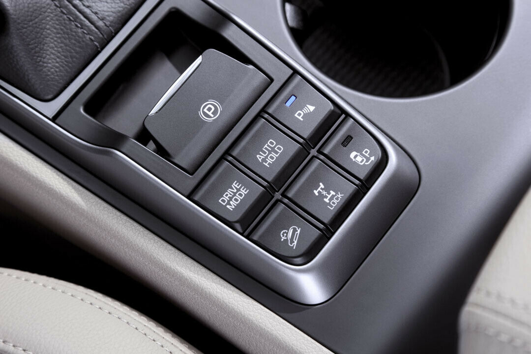 Der Allrad-Tucson verfügt über eine Lock-Funktion und eine automatische Bergabfahr-Kontrolle