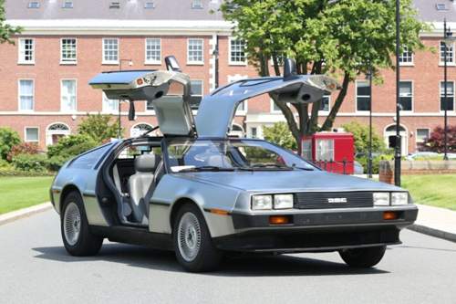 Im Rahmen einer fakultätsübergreifenden Projektarbeit hat die Queen's University in Belfast einen DeLorean DMC-12 elektrifiziert