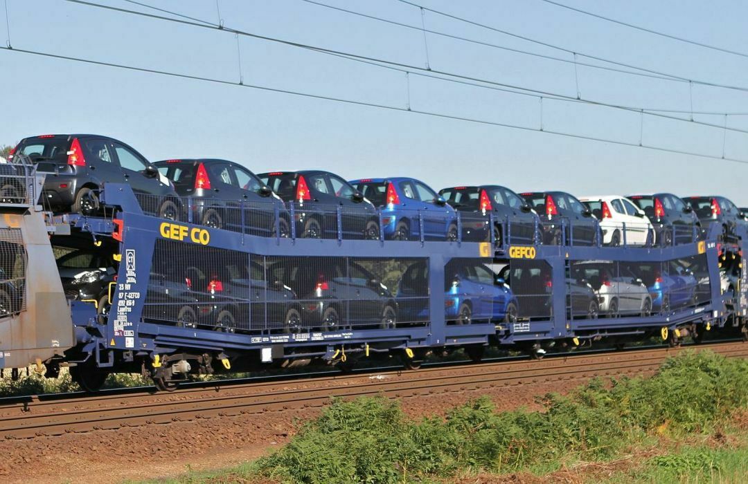 Gefco: Für 800 Millionen Euro verkaufte PSA 75 Prozent  seines Logistikers nach Russland. Gefco soll künftig auch die komplette GM-Logistik abwickeln.