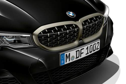 Die BMW-Niere mit den unterbrochenen Streben kennen wir schon vom Z4 M40i, jetzt setzt BMW sie auch am M340i xDrive ein