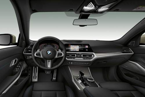 Im Innenraum ändert BMW für das M Performance Modell wenig, es gibt Sportsitze mit speziellen Bezügen
