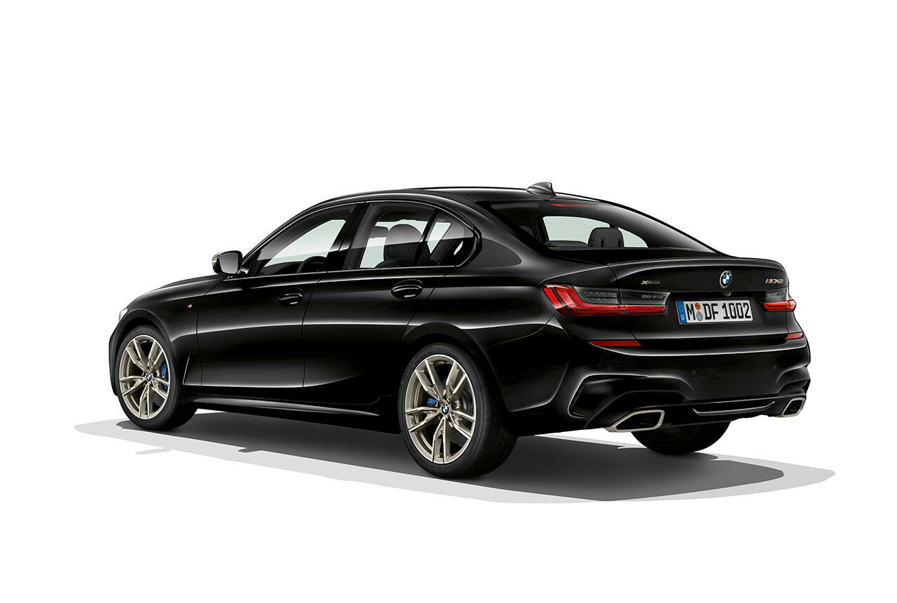 BMW stattet den M340i xDrive serienmäßig mit größeren M Sport Bremsen mit blauen Bremssätteln aus