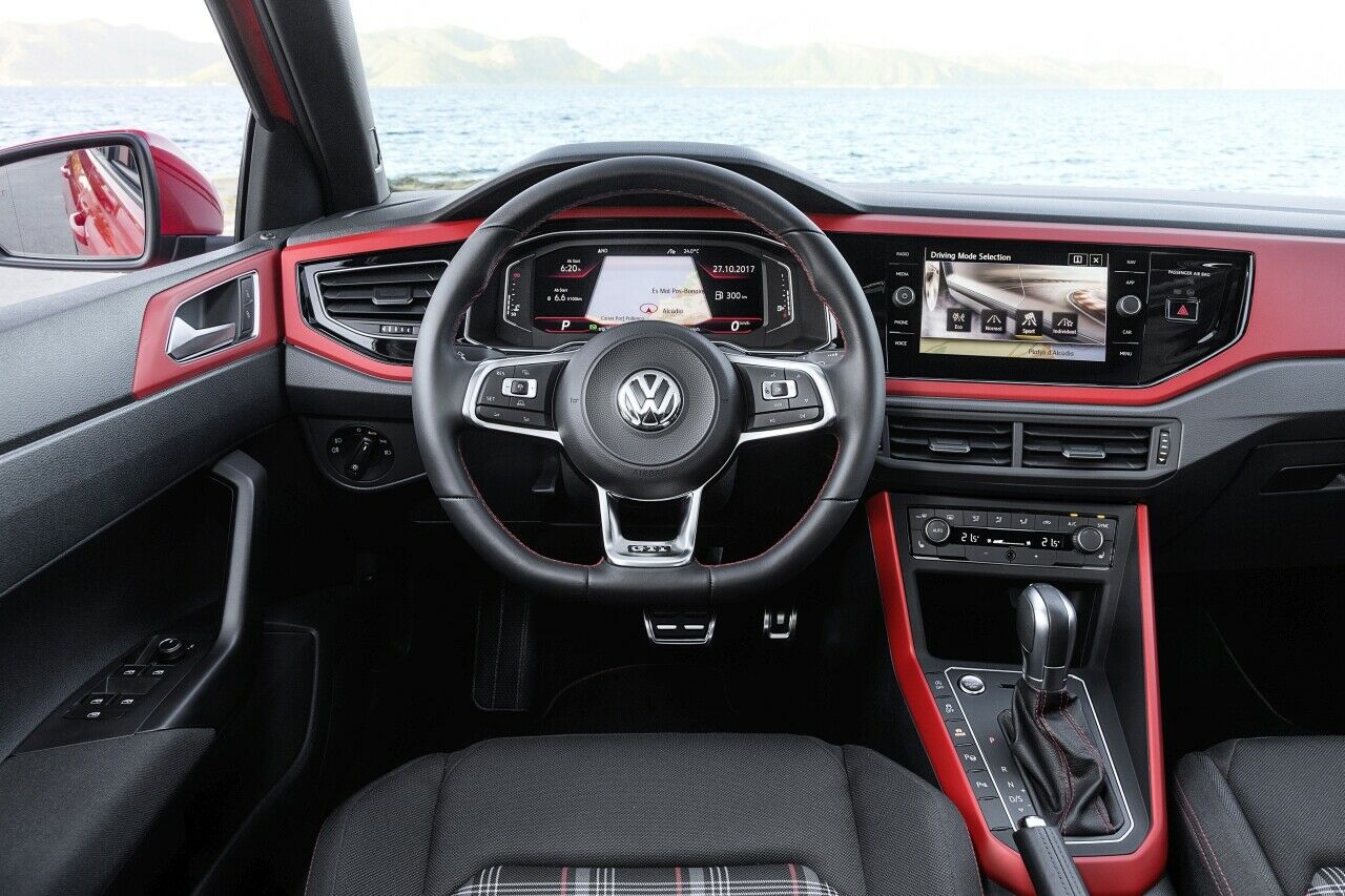 Bequeme Sportsitze und moderne Displays im VW Polo GTI