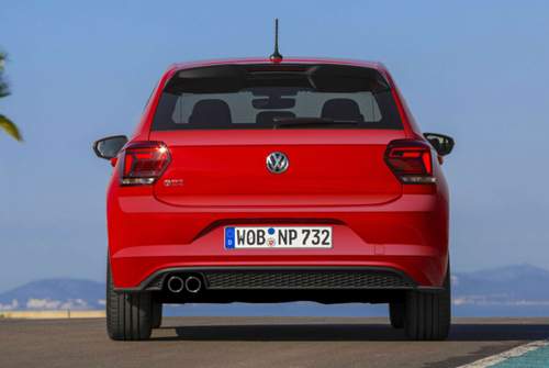 Zwei Endrohre und dunkle Lampen sind ebenfalls GTI-Merkmale