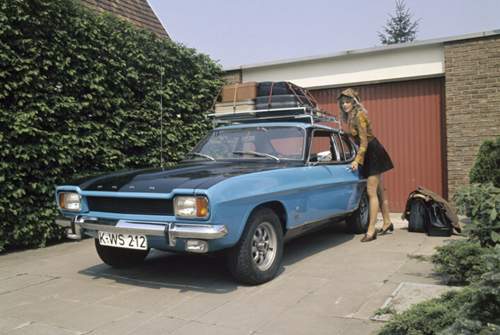 Ein bisschen Hippie vor dem Einfamilienhaus: So stellte Ford sich die Zielgruppe des Capri vor