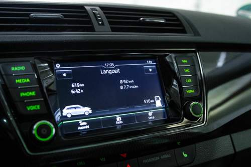 Das Infotainmentsystem kennt man vom VW-Konzern, bei der Bedienung gibt es keine Rätsel