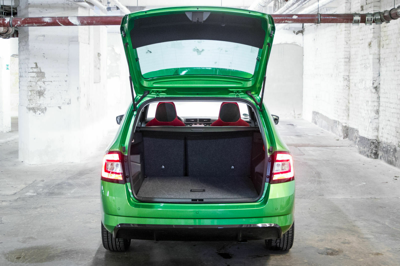 Die Heckklappe öffnet weit, die Ladekante ist angenehm niedrig - das erleichtert das Beladen des Skoda Fabia Combi
