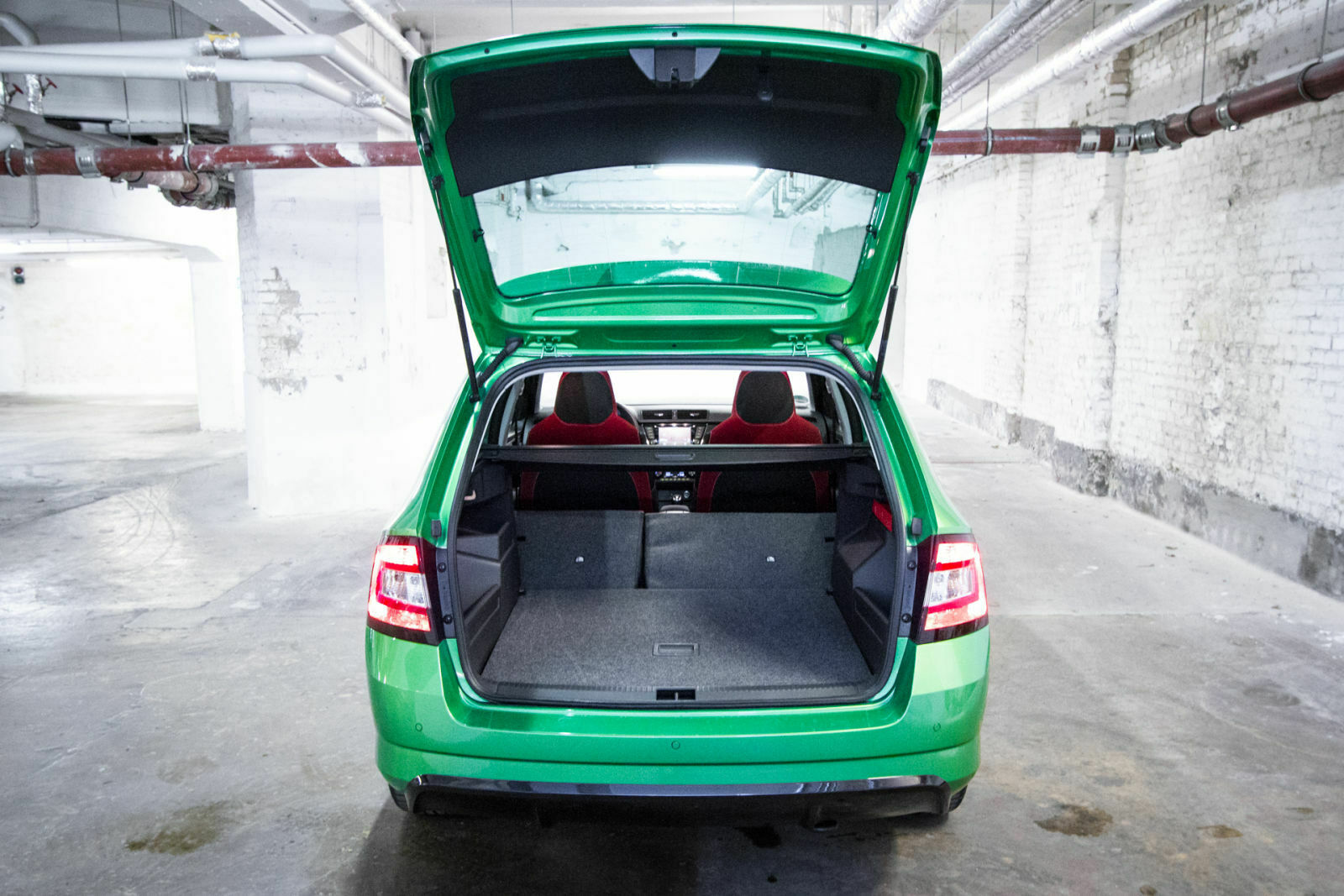 Bei umgelegter Rückbank wächst das Ladevolumen des Skoda Fabia Combi auf knapp 1.400 Liter