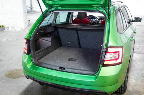 Mit 530 Litern Gepäckvolumen kann der Skoda Fabia Combi mehr einladen als die meisten Konkurrenten