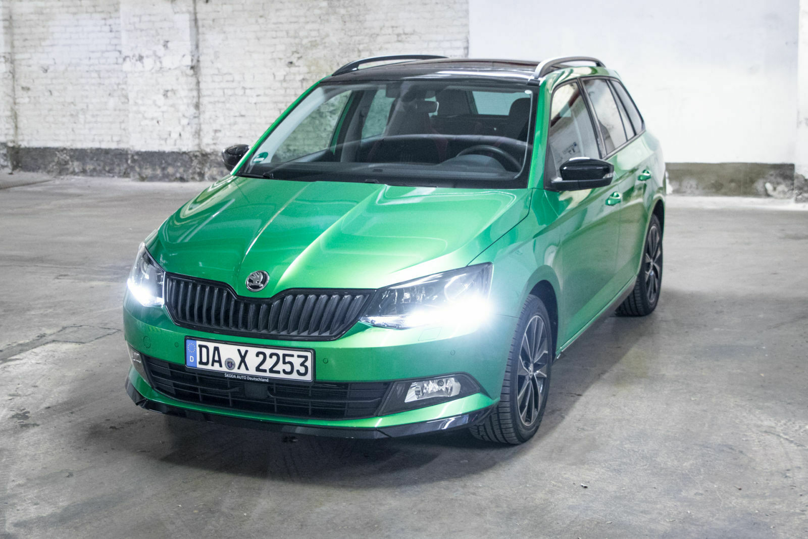Der kleine schwarze Frontspoiler am Fabia Combi ist Teil der Monta-Carlo-Ausstattung