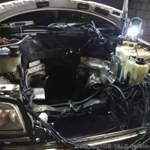 Leerer Motorraum