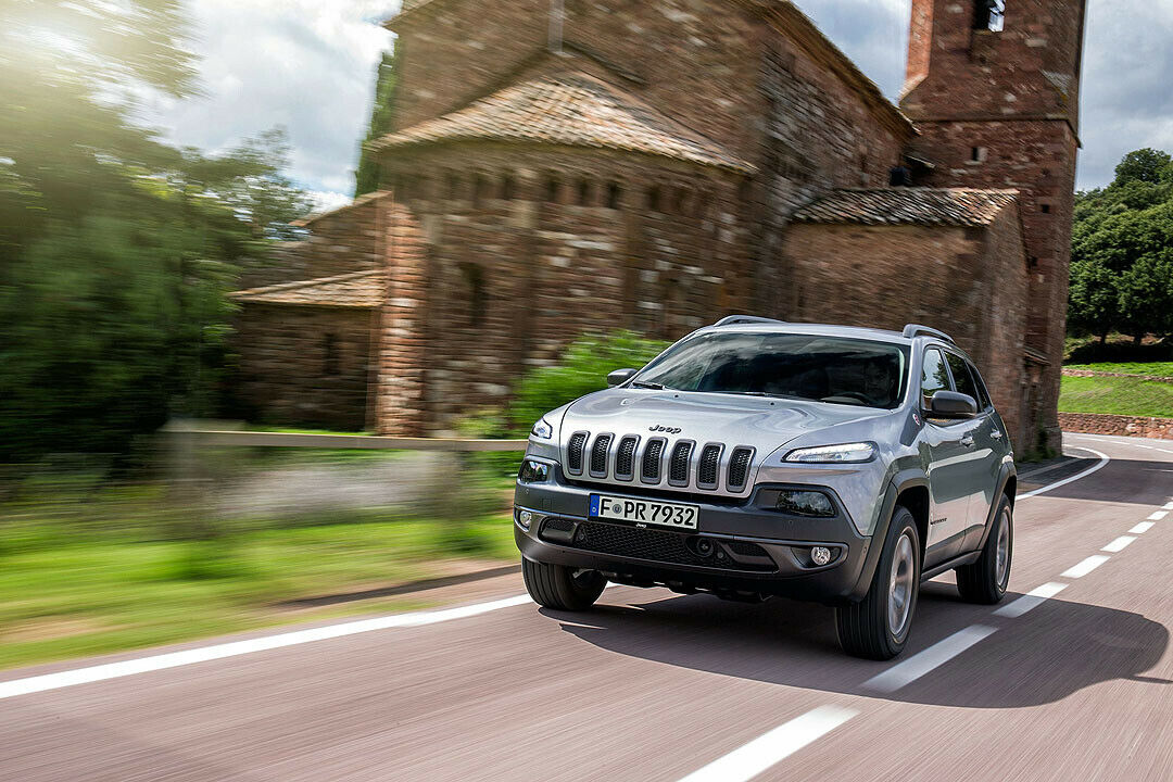 Von Tempo o auf 100 km/h benötigt der Jeep Cherokee 3.2l V6 Trailhawk 8,4 Sekunden