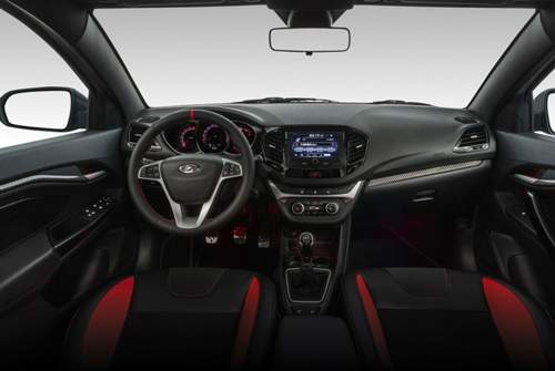 Der Innenraum des Lada Vesta Sport: Einlagen in Carbon-Optik, rote Nähte und eine 12-Uhr-Markierung am Lenkrad