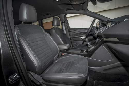 Leder-Alcantara-Sitze geben dem Ford Kuga ST-Line im Innenraum eine dezent sportliche Note