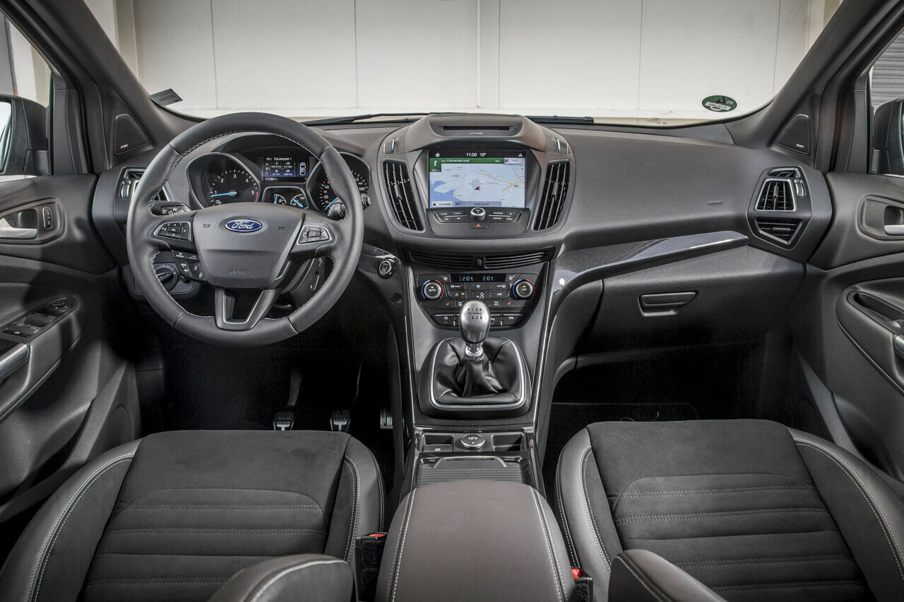 Im Innenraum verfügt der Ford Kuga jetzt über das neue Infotainmentsystem mit Sync 3, der große Touchscreen ist ebenfalls neu