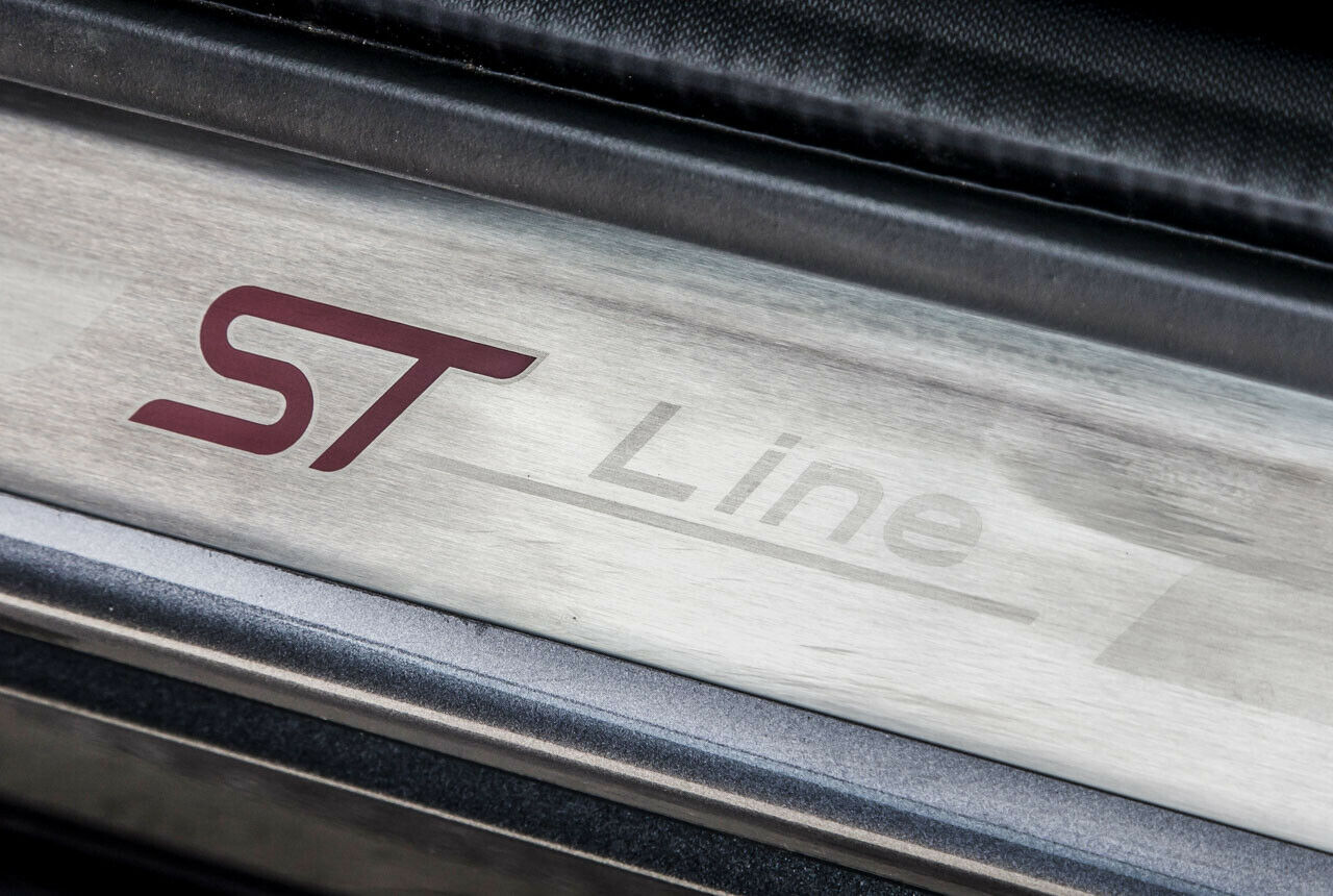 Wir fuhren den Ford Kuga in der ST-Line, die sich nicht nur durch die Einstiegsleisten mit Schriftzug von den Serienmodellen unterscheidet