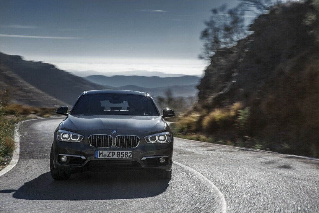 Hinter dieser Front arbeitet BMWs derzeit sparsamster Verbrenner. Der neue 1,5-Liter-Dreizylinder im 116d schluckt im besten Fall nur 3,4 Liter