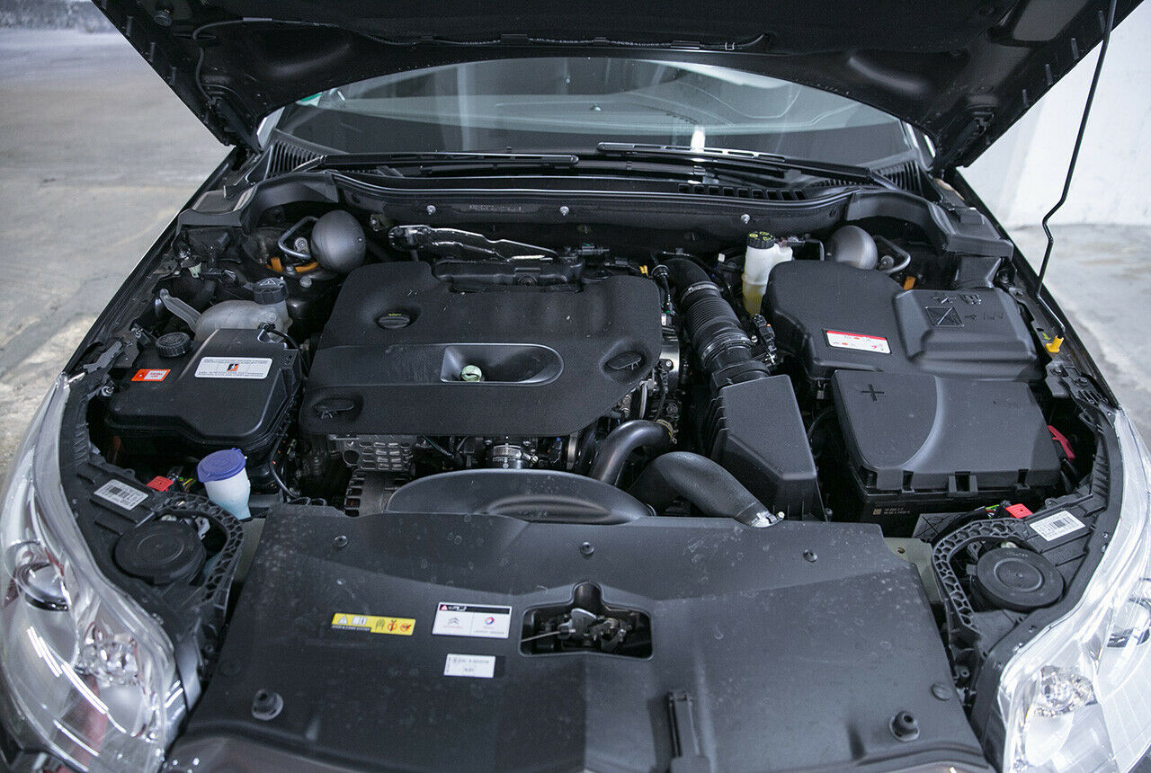 Da sieht man nicht viel von, aber unter der Blende steckt ein 2,0-l-Dieselmotor mit 180 PS