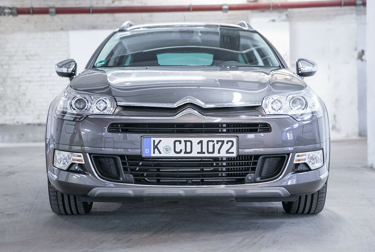 Viel Chrom, Bi-Xenon, und ganz klar nicht mehr ganz frisch: Citroën C5 Tourer