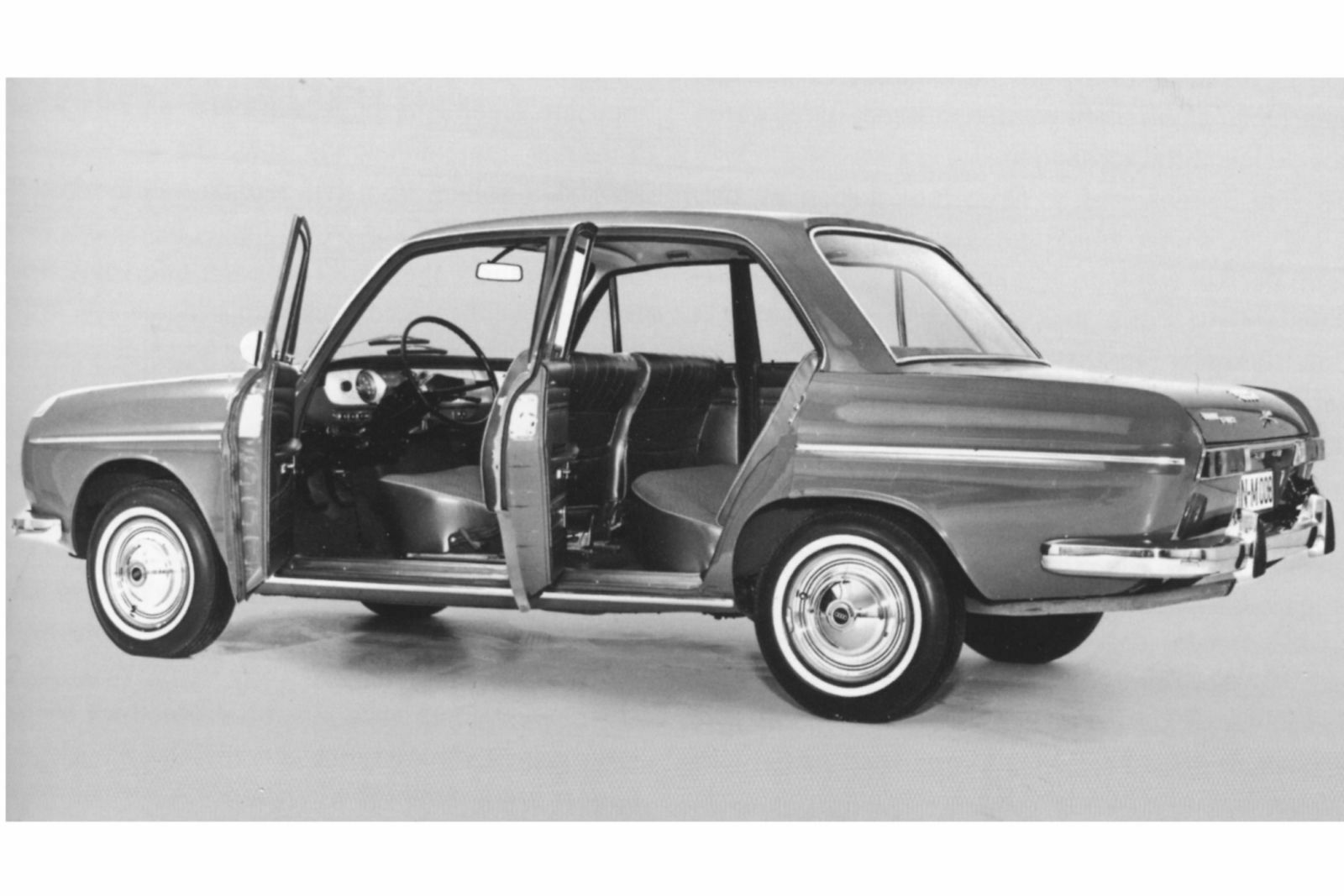 Ab 1965 gab es auch ein viertüriges Modell