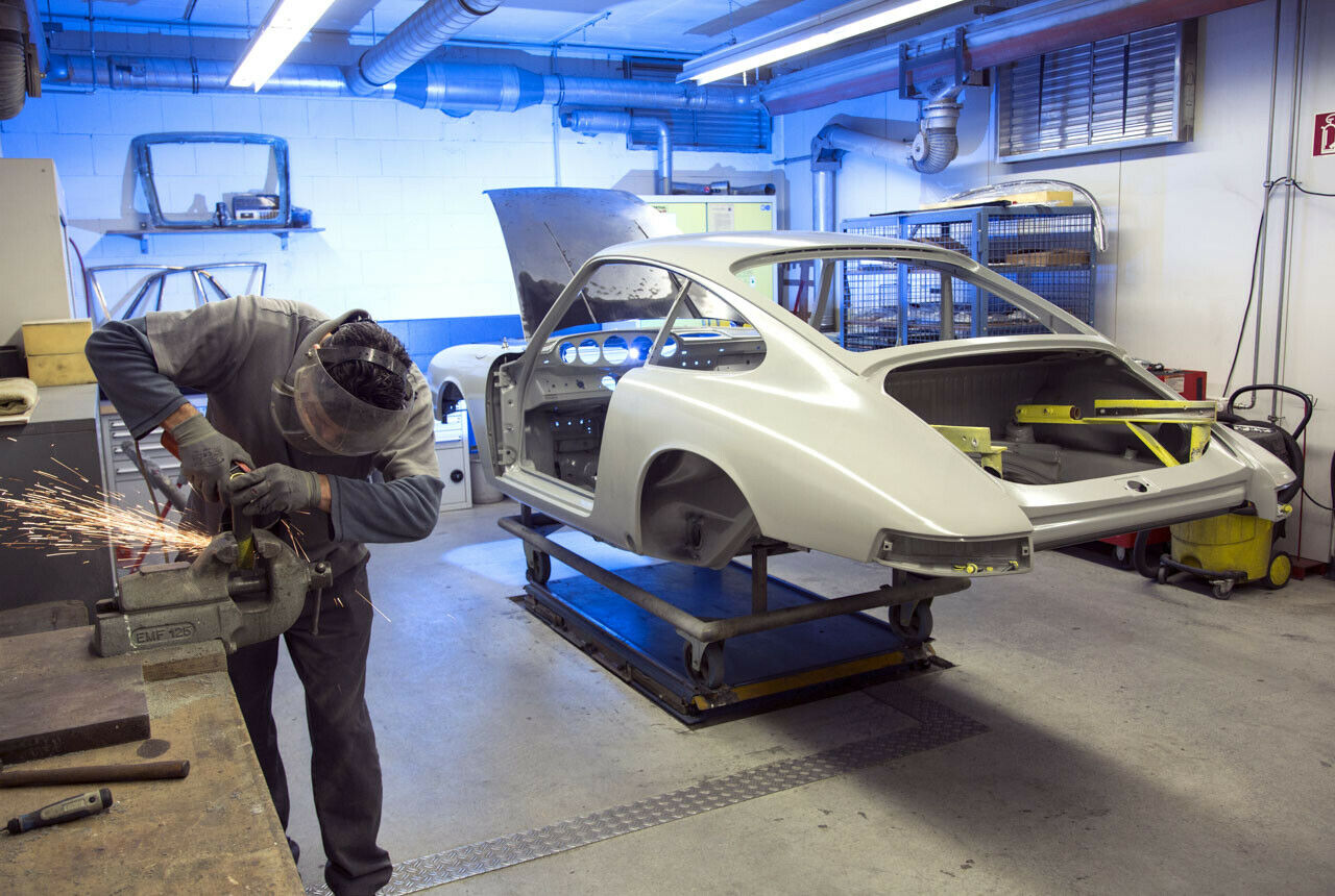 Die Karosserie des Porsche 901 nach der KTL-Beschichtung