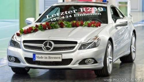 Current-mercedes-benz-sl-on-the-way-to-museum