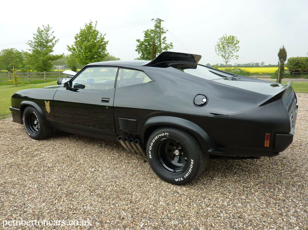 Die Basis für das schwarze Ungetüm bildet ein australischer Ford Falcon XB von '74