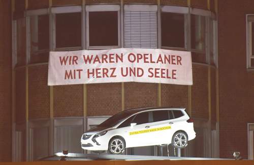 Die bisherige Bochumer Opel-Belegschaft ist im Schnitt 50 Jahre alt und arbeitete 20 Jahre im Werk