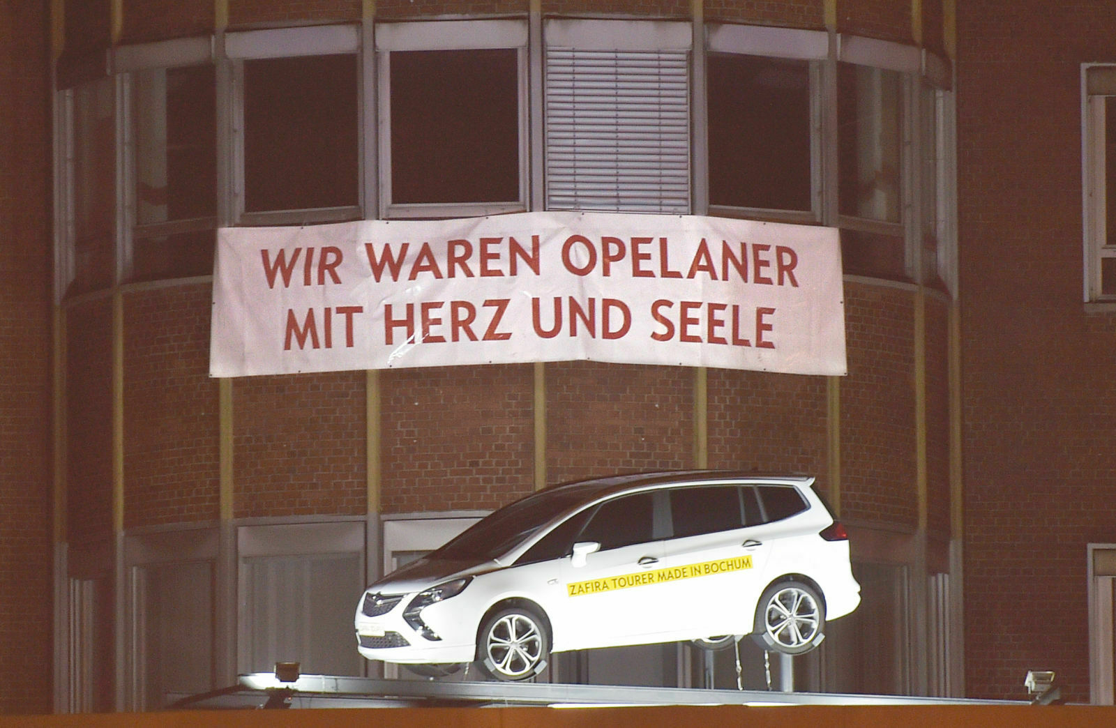 Die bisherige Bochumer Opel-Belegschaft ist im Schnitt 50 Jahre alt und arbeitete 20 Jahre im Werk