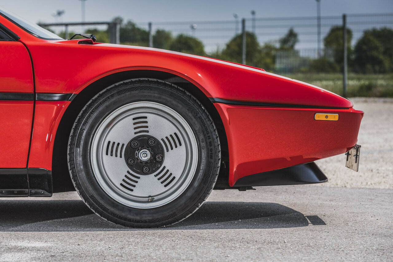 Mit einem Preis von 113.000 Mark war der M1 teurer als ein Porsche 911. Heute liegen M1-Modelle bei etwa 500.000 Euro