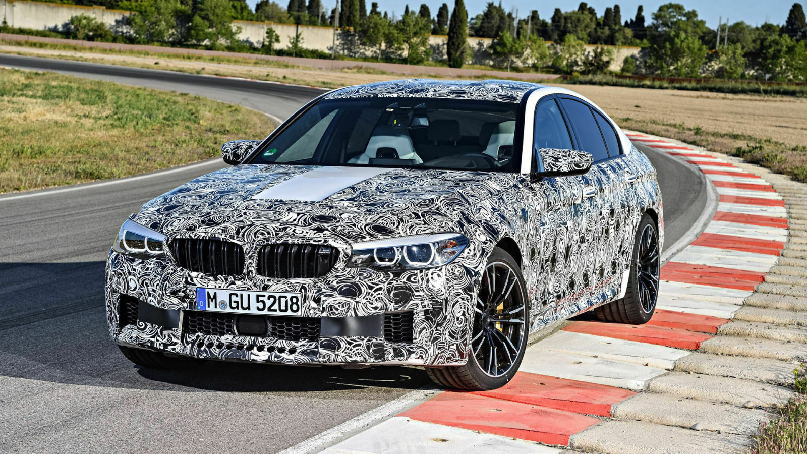 Der M5 kommt im März 2018 mit mehr als 600 PS und mehr als 700 Nm Drehmoment